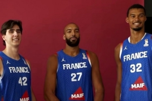 天赋怪继续进化！美媒晒文班身材：看起来比之前更高也更强壮了